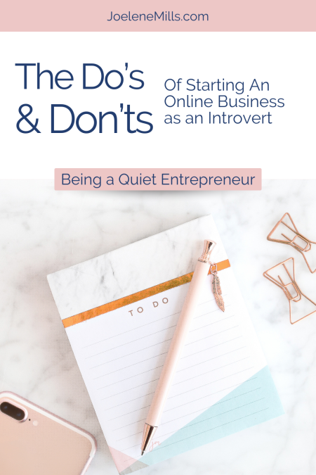 A Pink cellphone on a marble desktop with a to do list and pink pen, with the words "Do's & Don'ts of starting an online vusiness as an introvert"